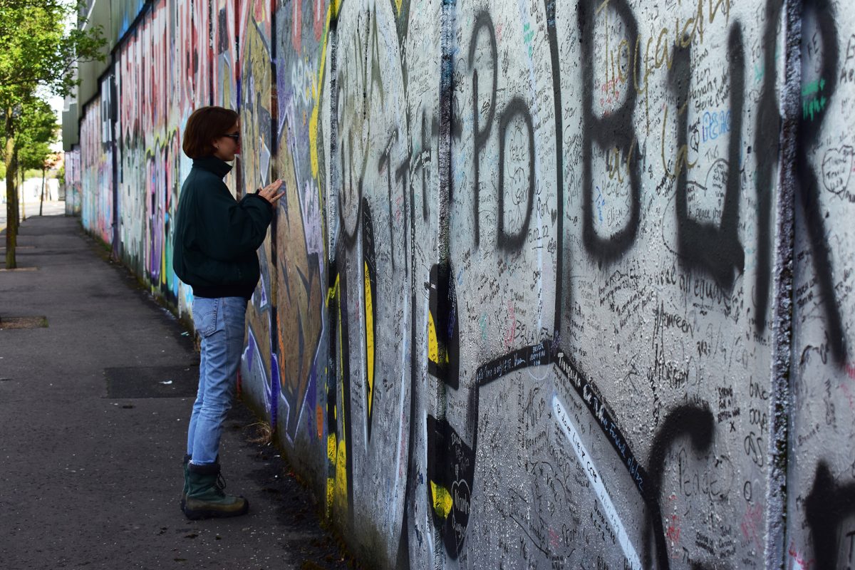 A vibrant street graffiti mural showcasing urban artistic expression.